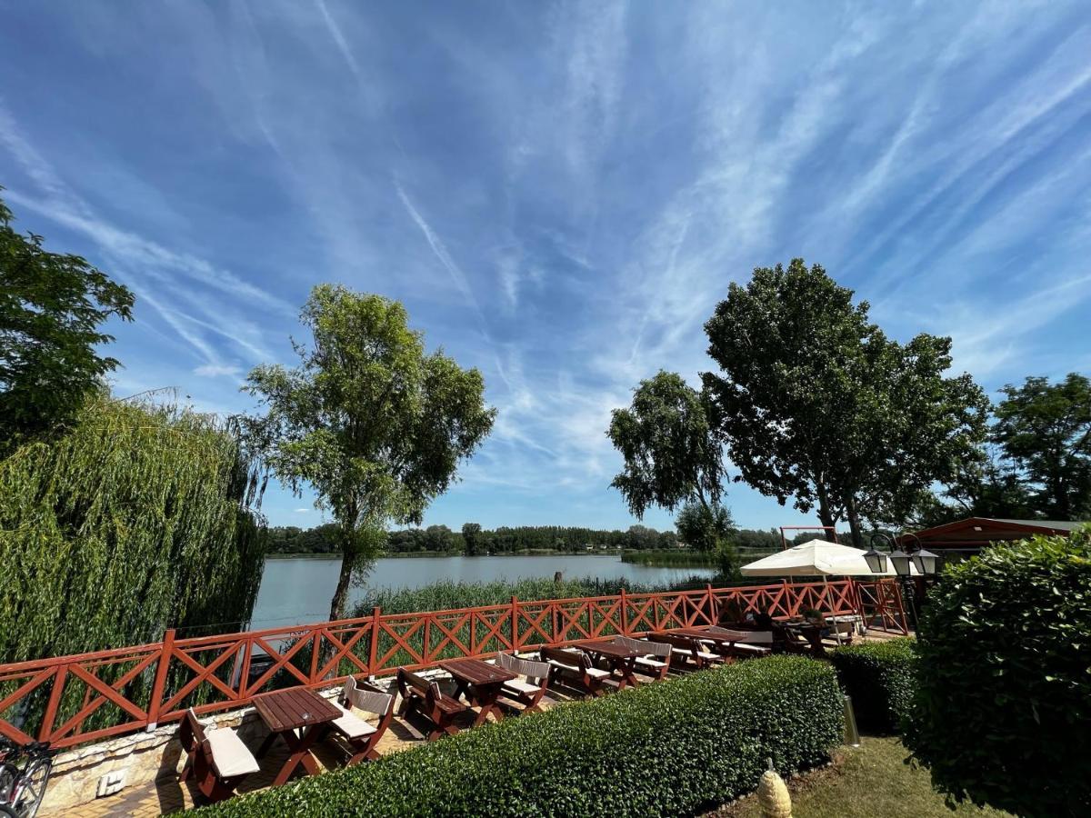 Martoni Resort & Restaurant Szigetszentmarton Bagian luar foto