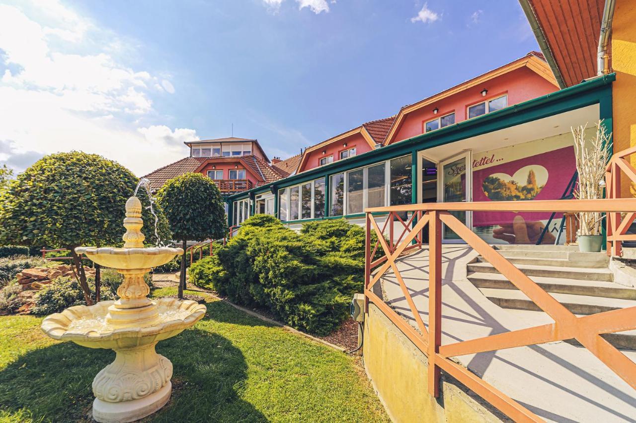 Martoni Resort & Restaurant Szigetszentmarton Bagian luar foto
