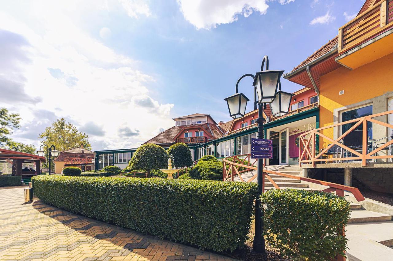 Martoni Resort & Restaurant Szigetszentmarton Bagian luar foto