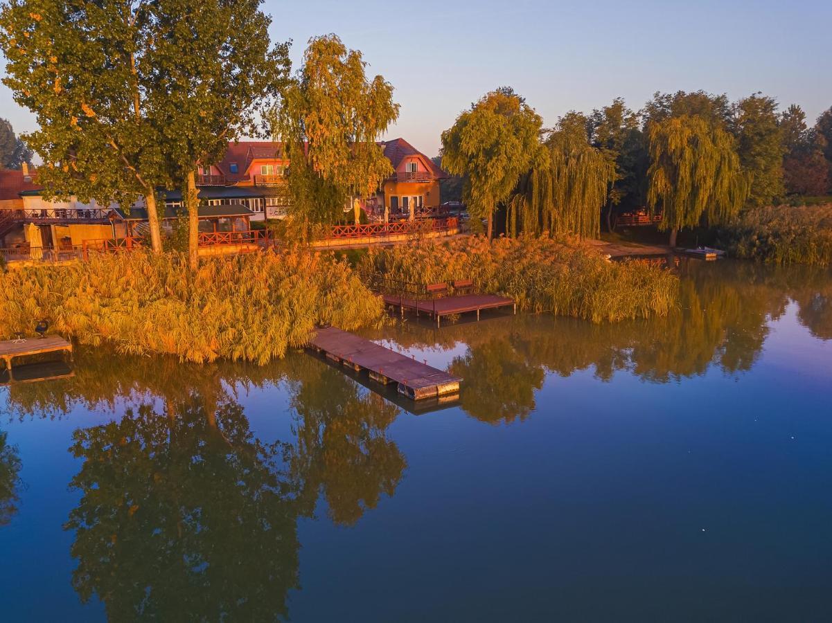 Martoni Resort & Restaurant Szigetszentmarton Bagian luar foto