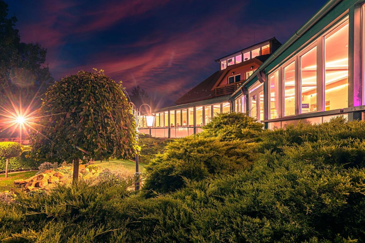 Martoni Resort & Restaurant Szigetszentmarton Bagian luar foto