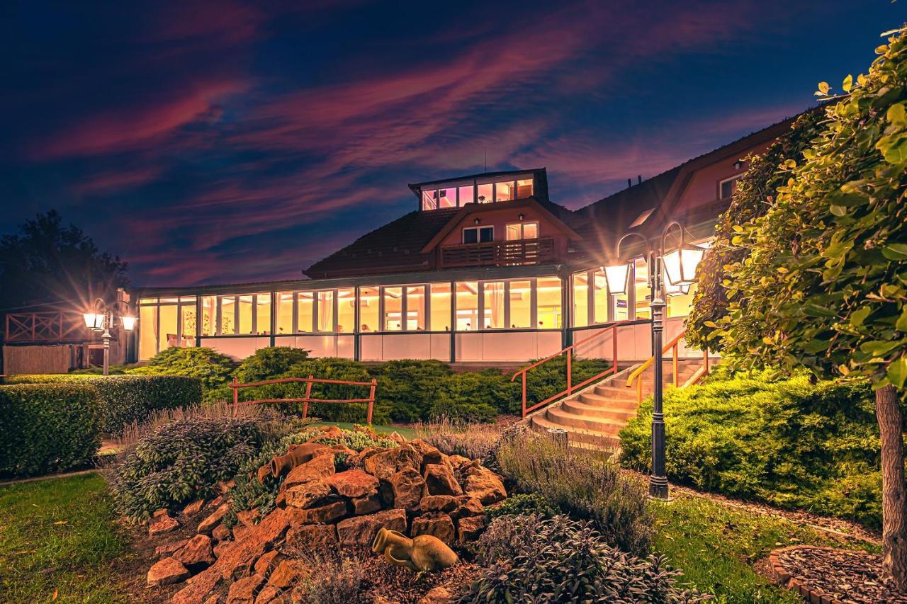 Martoni Resort & Restaurant Szigetszentmarton Bagian luar foto