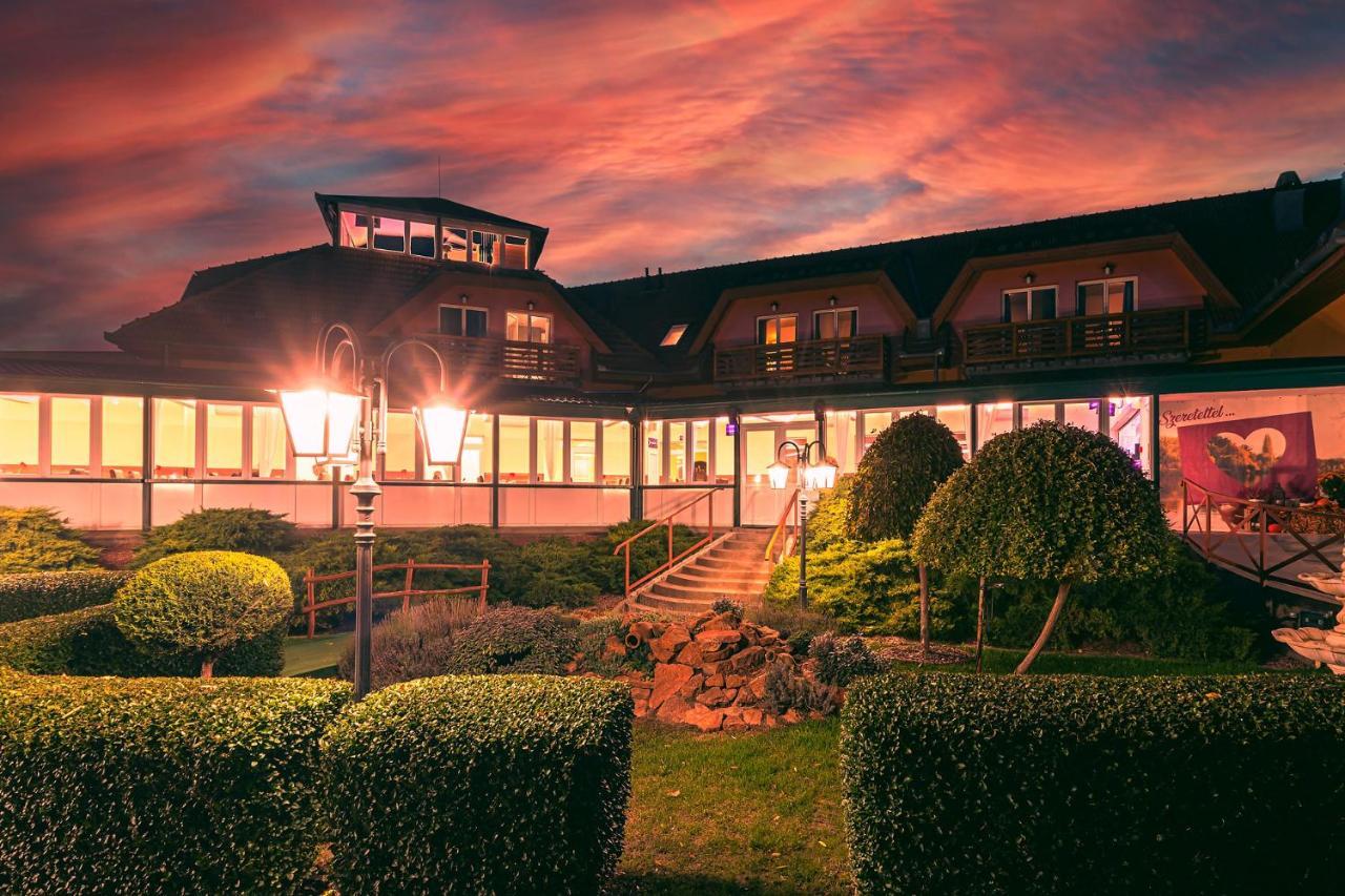 Martoni Resort & Restaurant Szigetszentmarton Bagian luar foto