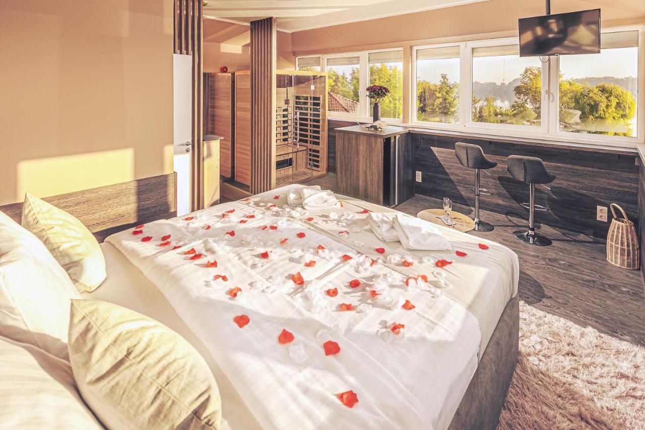Martoni Resort & Restaurant Szigetszentmarton Bagian luar foto