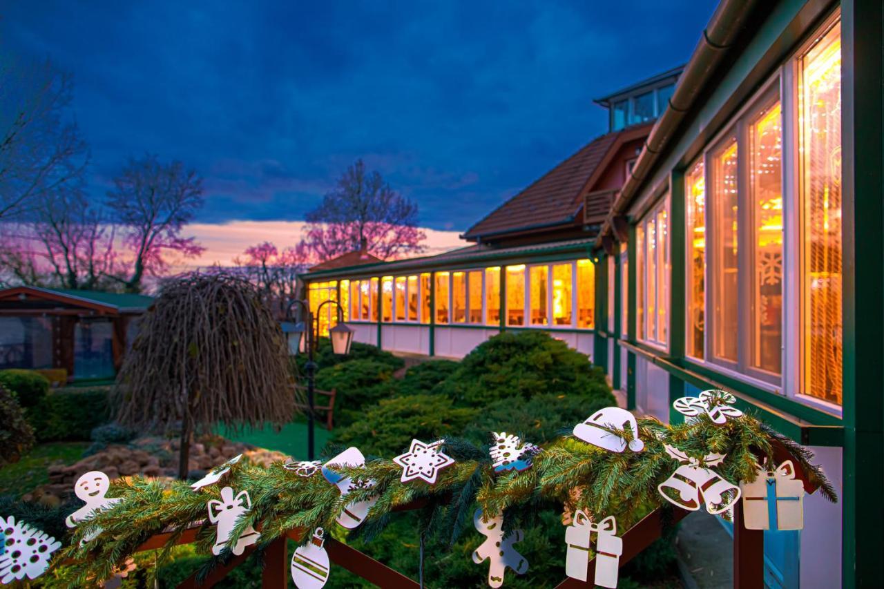 Martoni Resort & Restaurant Szigetszentmarton Bagian luar foto