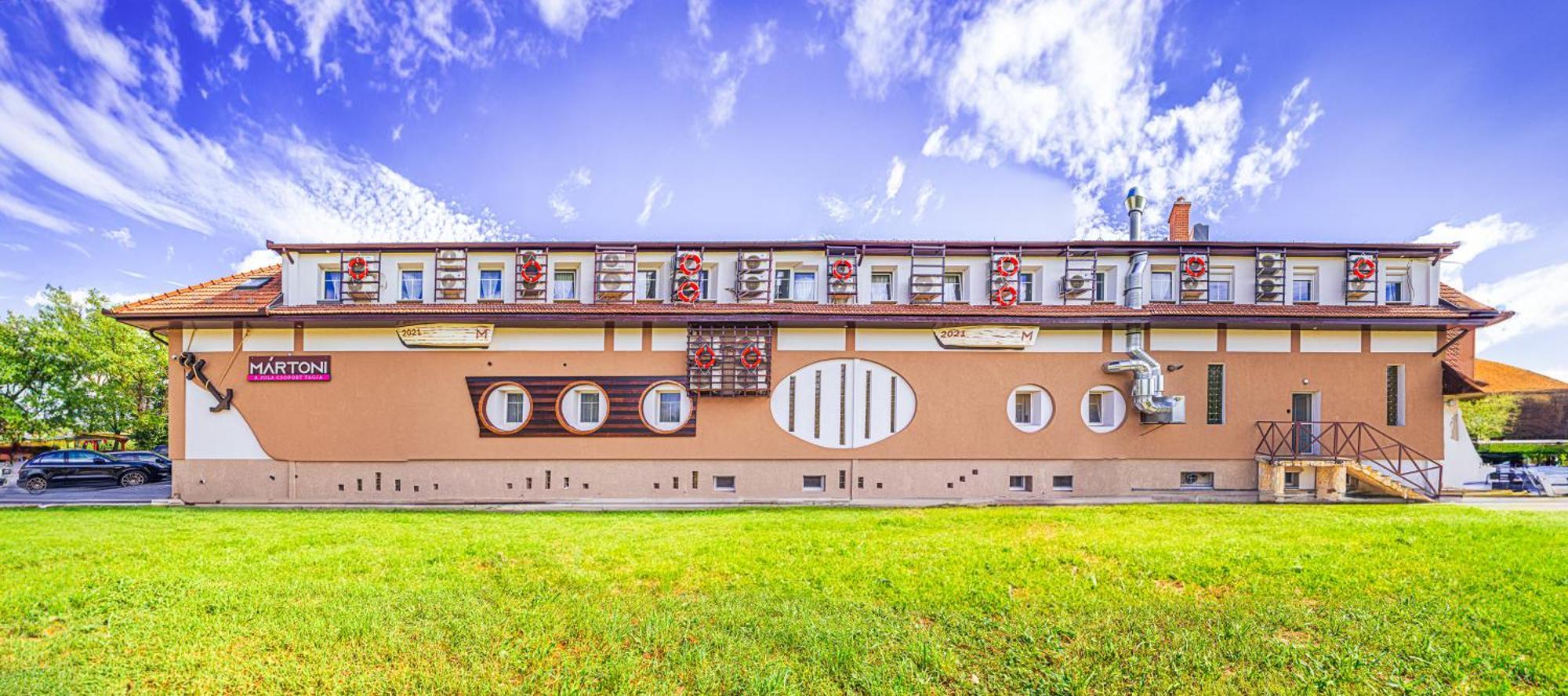Martoni Resort & Restaurant Szigetszentmarton Bagian luar foto